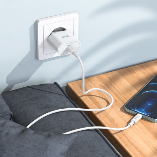 Адаптер мережевий HOCO Metro single port charger C94A |1Type-C, 20W/3A, PD/QC| white
