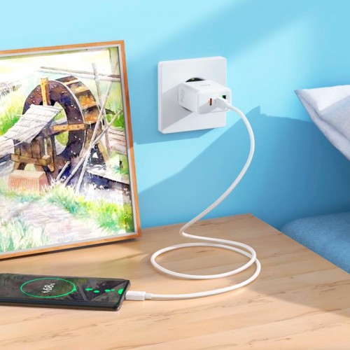 Адаптер мережевий HOCO Pure power three-port C126A |1USB/2Type-C, 40W/3A, PD/QC| white