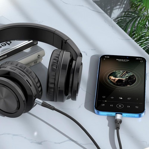 Кабель HOCO 3.5 mm to Lightning silicone digital audio conversion cable UPA22 |1M| white