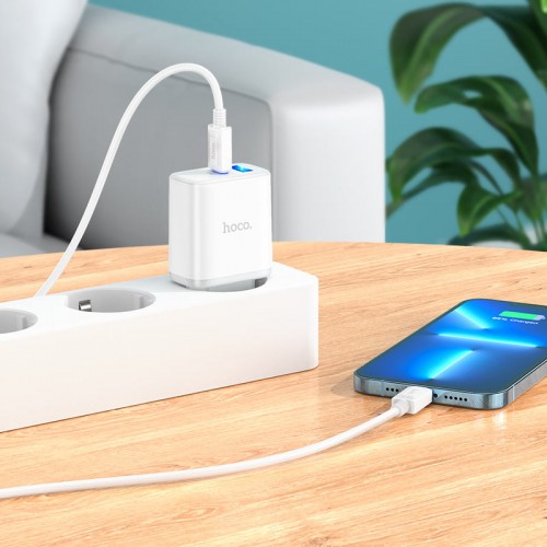 Сетевое зарядное устройство с кабелем HOCO C105A Stage, комплект зарядного устройства с двумя портами PD20W+QC3.0 (C to iP) (EU), белый