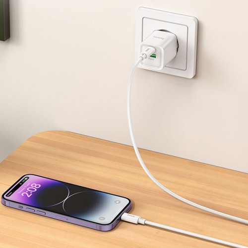 МЗП Hoco C149A Charm PD30W+QC3.0 (1USB-A/1C) + кабель Type-C to Lightning
