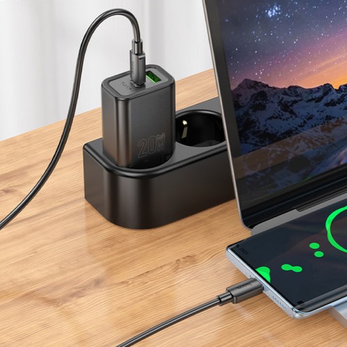 СЗУ Hoco N61 Gentle PD20W+QC3.0 (1USB-A/1C) + кабель Type-C to Lightning